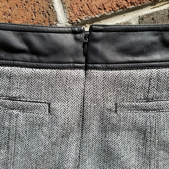 NWT Wool Pencil skirt - Picture 3 of 4